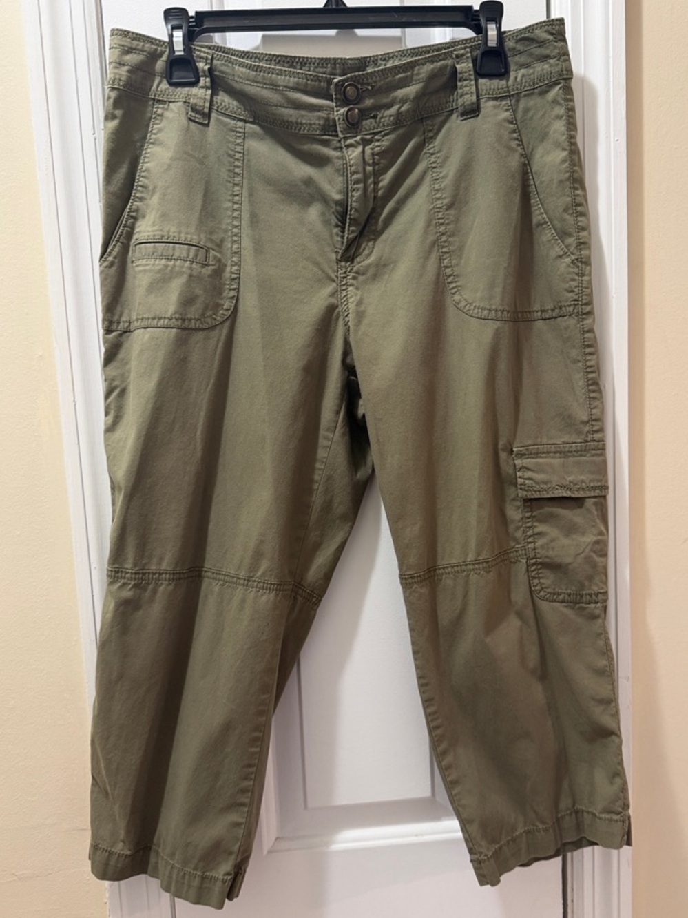 new directions Weekend Line Olive Cargo Capris with Utility Pockets